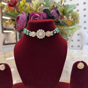 Traditional Emerald & Pearl Necklace