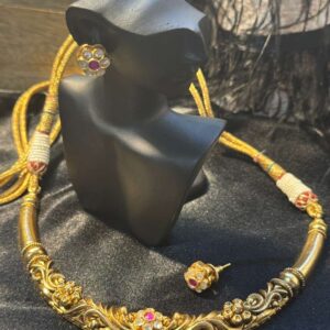 Hasli-style choker necklace and earrings set